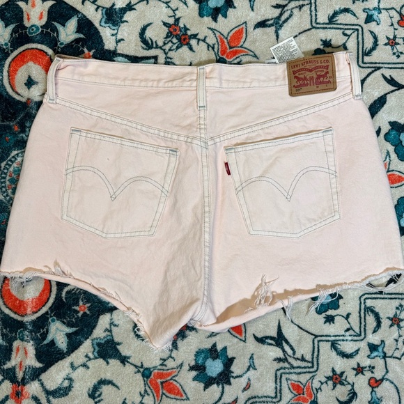 Levi’s 501 size 33 peachy pink denim cutoffs - Picture 4 of 5